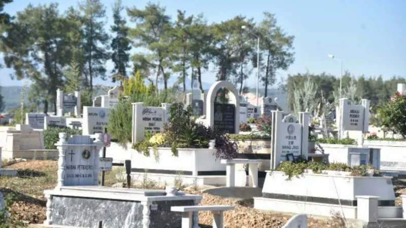 Antalya’da yabancıların 'aile mezarlığı' ilgisi