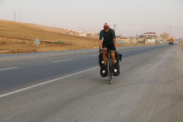 İsviçre'den Türkiye'ye bisikletle geldi; 2 ayda 5 bin kilometre pedal çevirdi