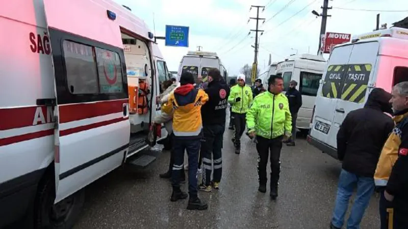 Düzce'de zincirleme kaza: 15 işçi yaralı
