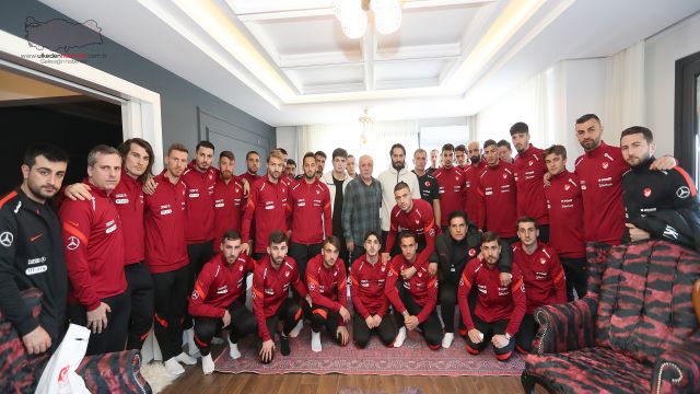 A Milli Takım'dan, Ahmet Çalık'ın ailesine ziyaret