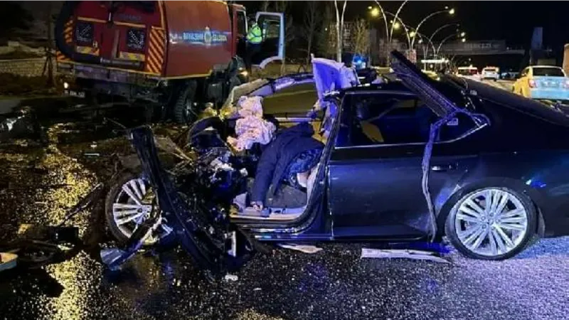 Ankara'da sulama tankerine çarpan otomobilin sürücüsü öldü