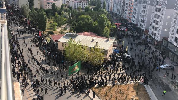 Kars'ta binlerce kişi Kerbela şehitleri için yürüdü