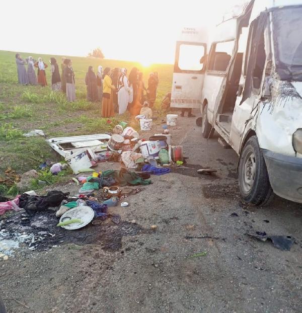 Tarım işçilerini taşıyan minibüs devrildi: 2 ölü, 17 yaralı