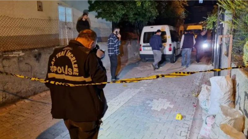 Adana'da hafif ticari araca silahlı saldırı: 1 yaralı
