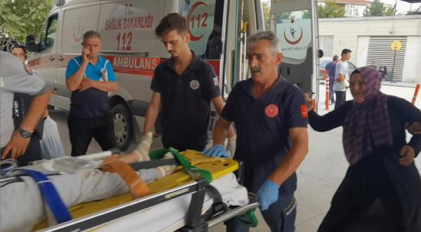 Çalıştığı hastaneye getirilen yaralı oğlunu görünce fenalık geçirdi