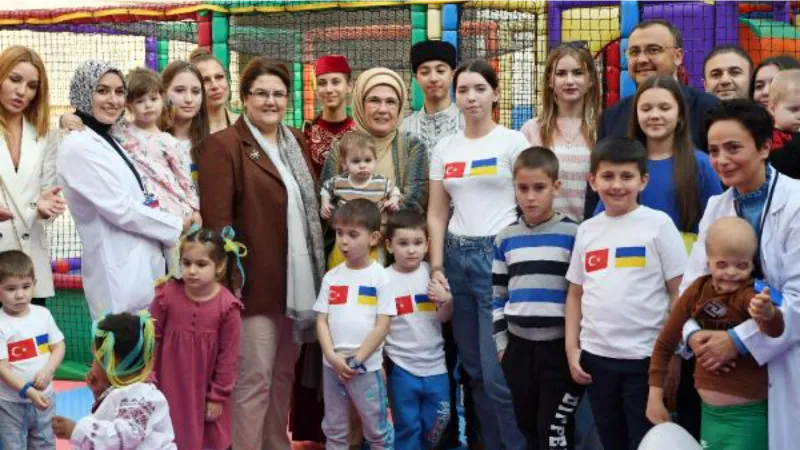 Emine Erdoğan, Ukrayna'dan Türkiye'ye getirilen yetim çocuklarla buluştu