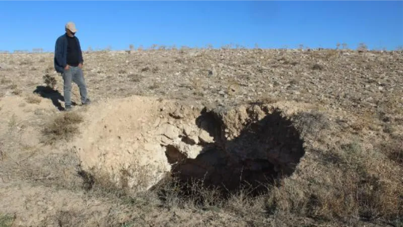 Aksaray'da 10 metre derinliğinde obruk oluştu 