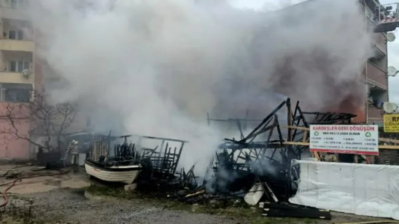 Ataşehir'de geri dönüşüm tesisinde yangın