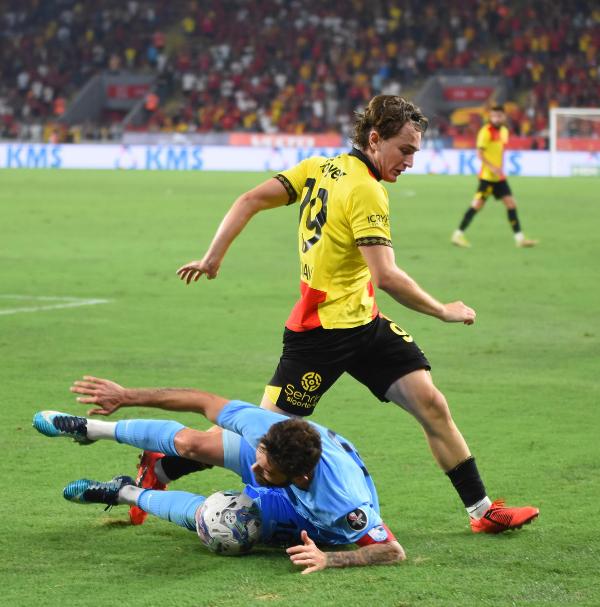 Göztepe'de Ali Akman ve Hasic forma bekliyor