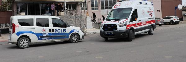 Kayseri'de bıçaklı 'kız' kavgası: 1 yaralı