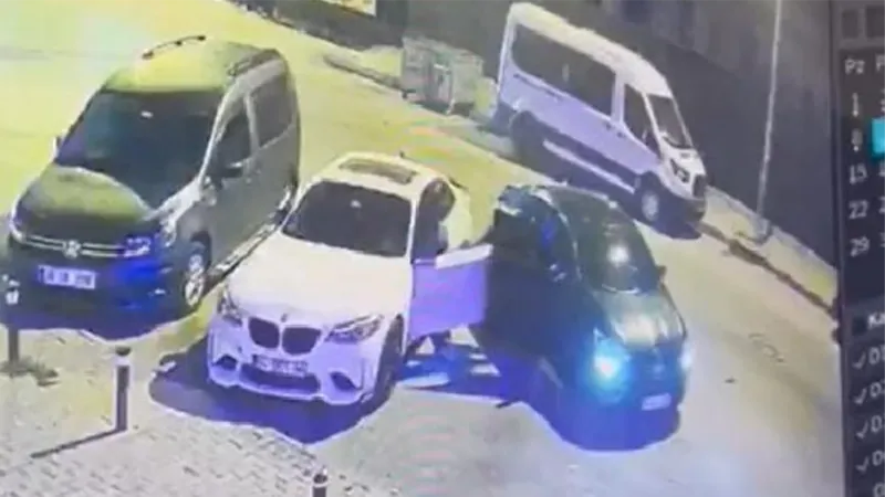 İstanbul'da park halindeki 25 otomobilden hırsızlık yapan şüpheliler yakalandı