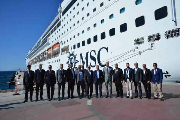 Ulaştırma ve Altyapı Bakan Yardımcısı Dursun, Kuşadası'nda incelemelerde bulundu