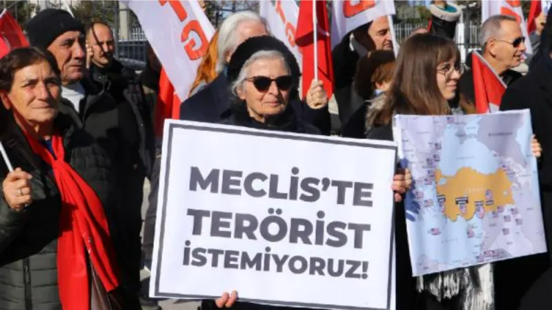 TGB ve TLB'den Anayasa Mahkemesi önünde 'HDP' eylemi