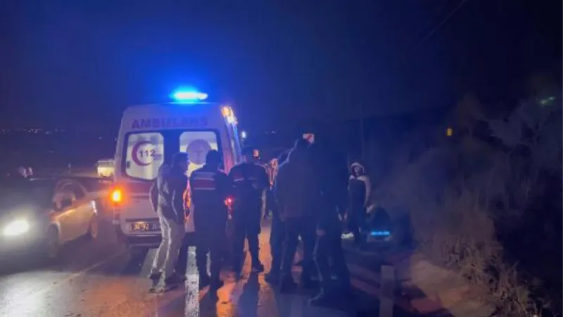 Arnavutköy'de servis minibüsü ile otomobil çarpıştı: 4 yaralı 