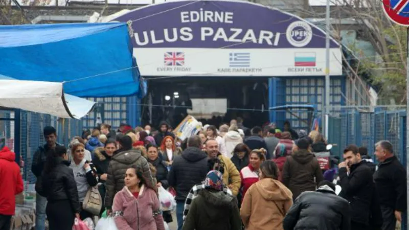 Bulgar turistler yılbaşı alışverişi için Edirne'ye akın etti