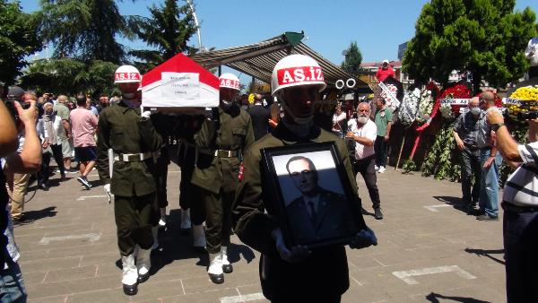 İBB Başkanı İmamoğlu, Murat Ongun'un babasının cenazesine katıldı