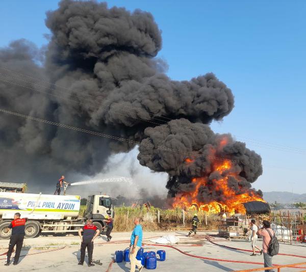 Aydın'da, sanayi sitesinde çıkan yangında 2 ton plastik boru kül oldu