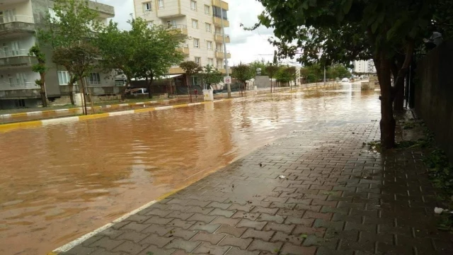 Adıyaman’da 10 dakikalık dolu ve yağmur, hayatı felç etti