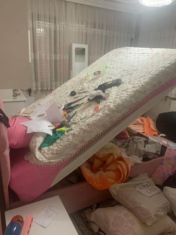 Komşulara 'Nakliyeciyiz' deyip 3 katlı evi 6 günde soydular