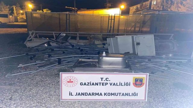 AFAD kampındaki malzemeleri gizlice satan memur tutuklandı