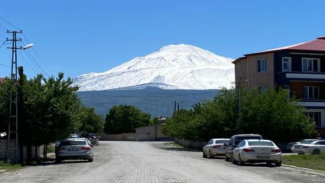 Ağrı Dağı, beyaza büründü