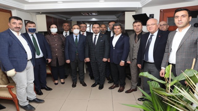 AK Parti İzmir İl Başkanı Sürekli’den göreve gelen oda başkanlarına ziyaret