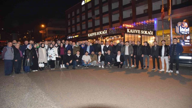 AK Parti Teşkilatı gençlerle sahur yaptı