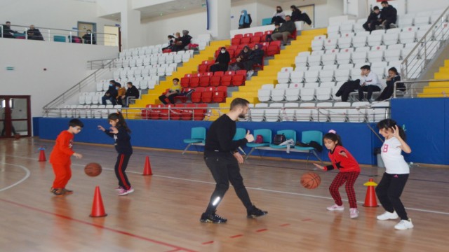 Akıncılarspor Basketbol Takımı, antrenmanlarına başladı