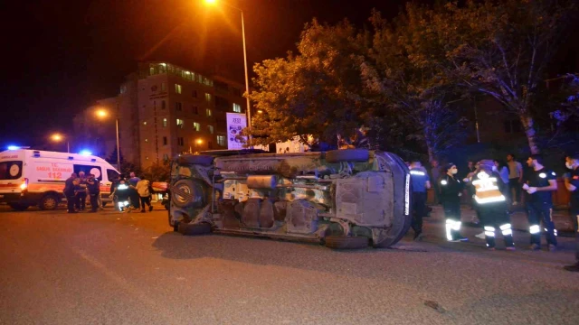 Akşener’in programından dönen İYİ Partilileri taşıyan minibüs devrildi: 1 yaralı