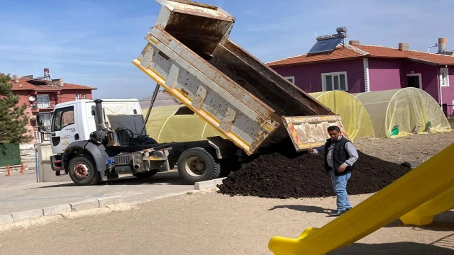 Altıntaş Kaymakamlığı’ndan “Yerli Tohum Tarım Atölyesi” projesine destek