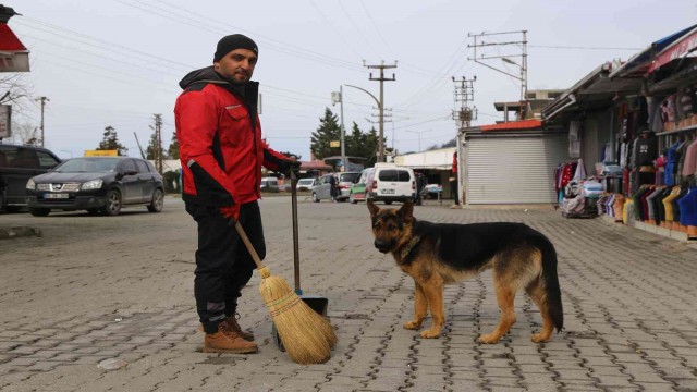 Artvin’de temizlik işçisi ile köpeğin kıskandıran dostluğu