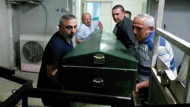 Asker torununun yemin töreninde kalbine yenik düştü