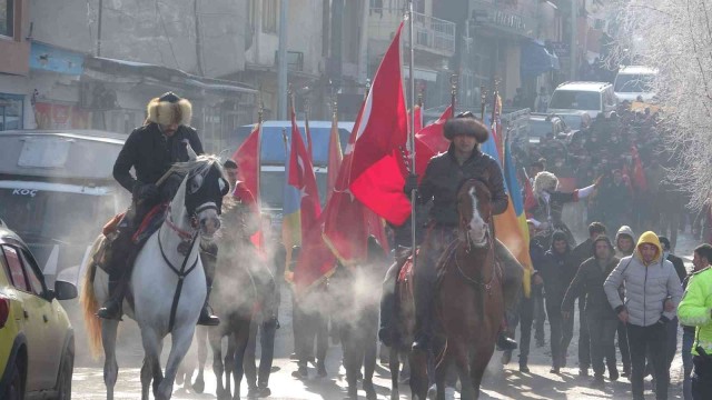 Atlar kurtuluş için şahlandı