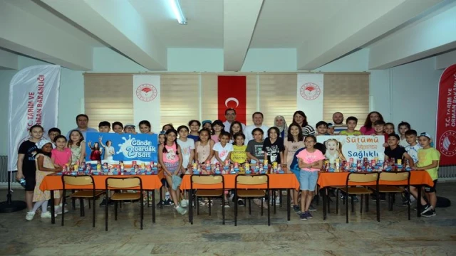 Aydın’da öğrencilere süt dağıtıldı, sütün faydaları anlatıldı