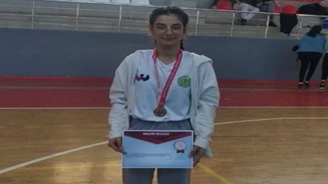 Aydınlı sporcu Bilek Güreşi Türkiye Şampiyonası’ndan altın madalya ile döndü