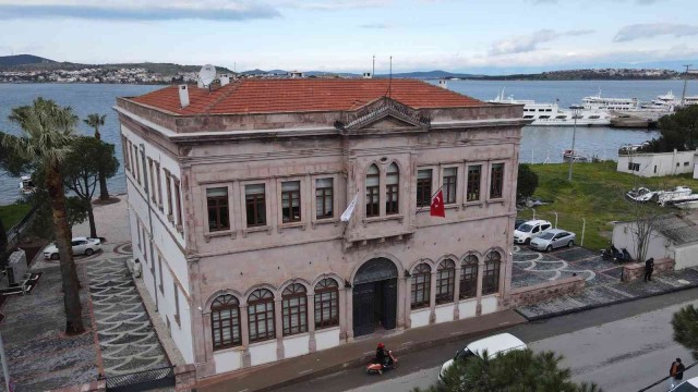 Ayvalık Belediyesi tarihi binada hizmet vermeye başladı