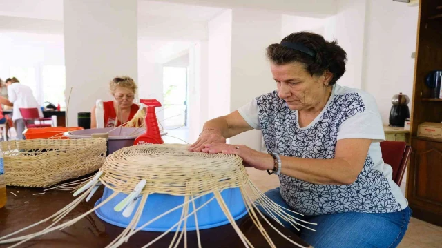 Ayvalık’ta sepet örme geleneği yeniden hayat buldu