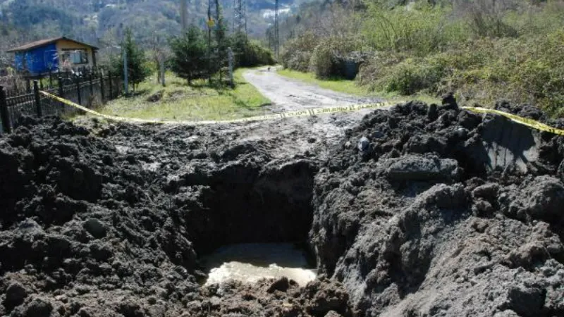 Amasra’da sit alanı yakınında iş makinesiyle define kazısına 4 gözaltı