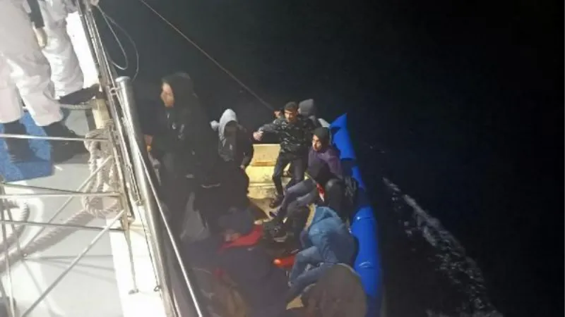 Kuşadası açıklarında 16 kaçak göçmen kurtarıldı