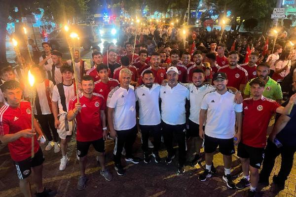 Turgutluspor tam kadro bayram kutladı