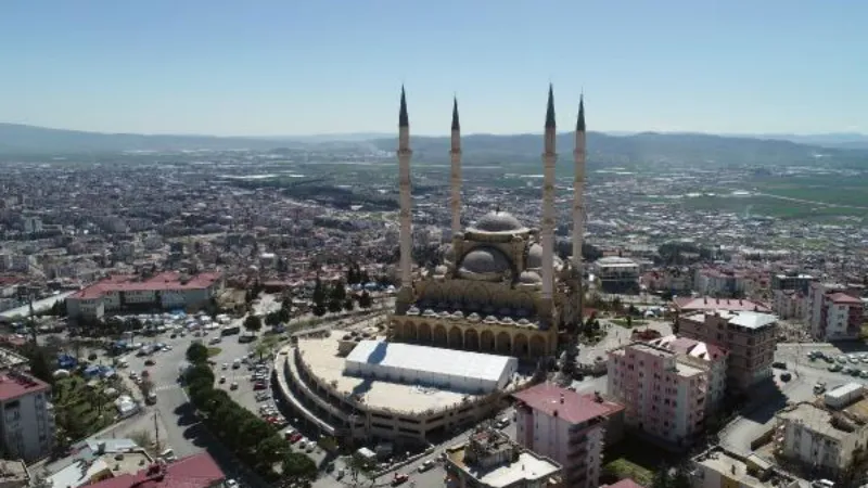 Kahramanmaraş'taki Abdülhamid Han Camii'nde ilk teravih çadırda kılınacak
