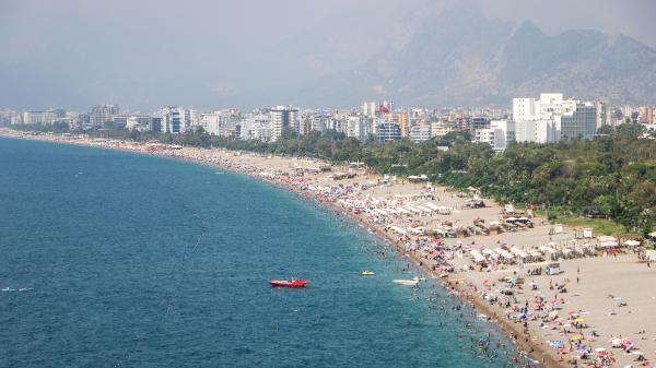 Antalya'da deniz suyu sıcaklığı, hava sıcaklığını geçti