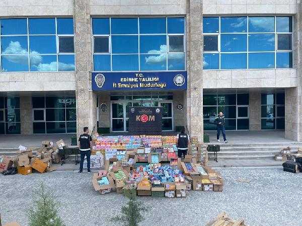 Edirne'de, TIR'da  kaçak elektronik sigara ele geçirildi