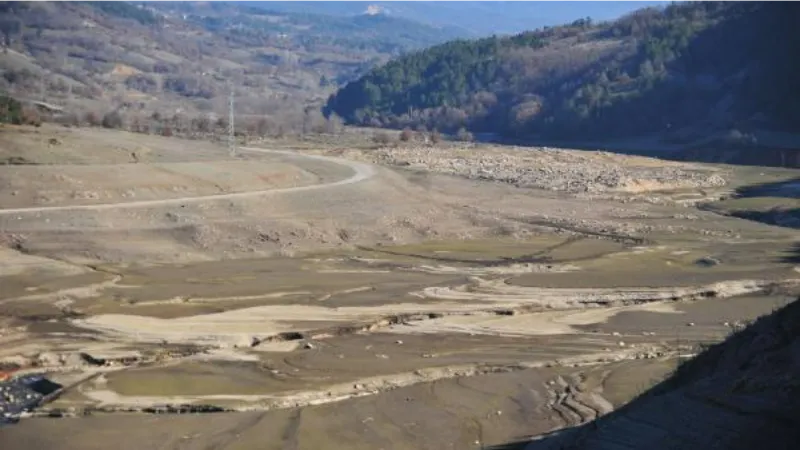 Bursa’da Doğancı Barajı, 40 yıldan bu yana en düşük seviyede