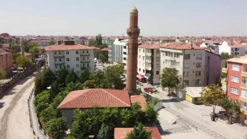 Tarihi caminin eğik minaresinde hareketlilik ve kayma görülmedi