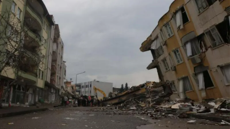 Vali Çuhadar:Ekiplerin bir an önce Adıyaman'a gelmesi gerek