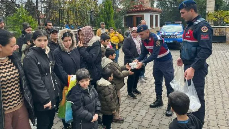 Muğla'da 3 araçta 144 kaçak göçmen yakalandı