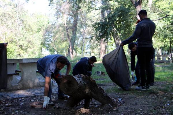 Türk, Yunan ve Bulgar gençler Edirne'de çevre temizliği yaptı