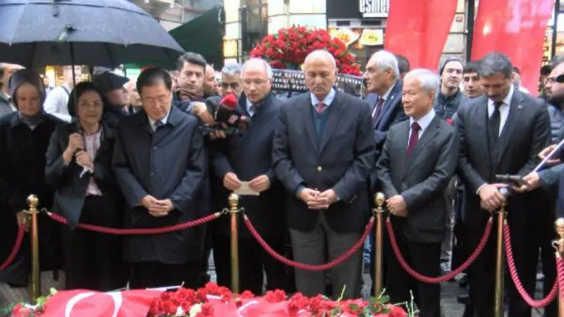 Efkan Ala ve Asyalı Siyasetçiler İstiklal Caddesi'nde