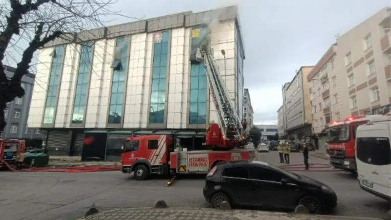 Bahçelievler'de iş merkezinde yangın 